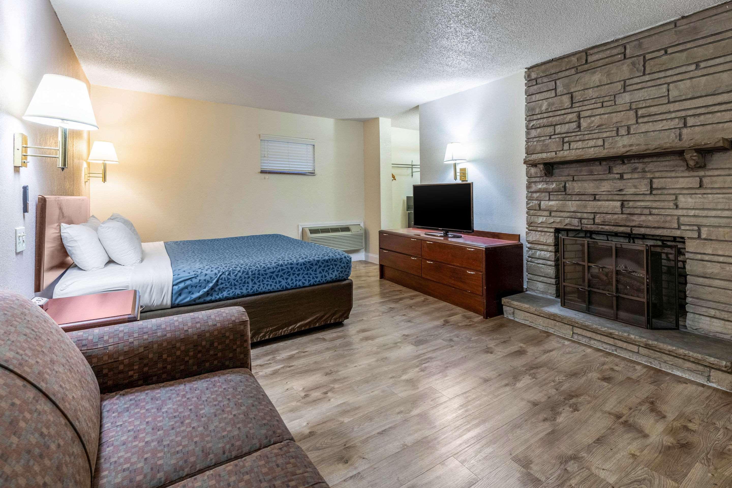 Econo Lodge Inn & Suites On The River Gatlinburg Zewnętrze zdjęcie