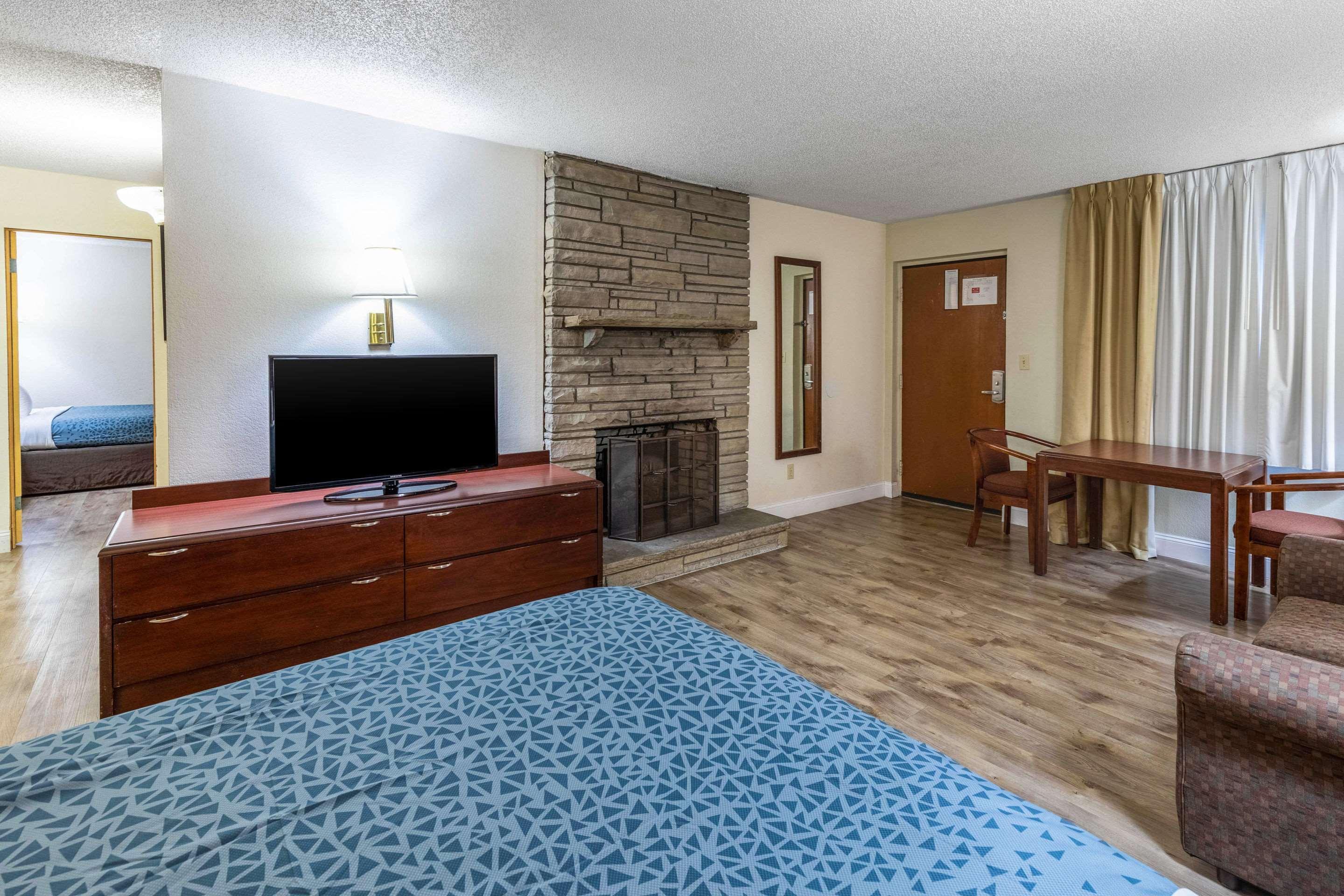 Econo Lodge Inn & Suites On The River Gatlinburg Zewnętrze zdjęcie