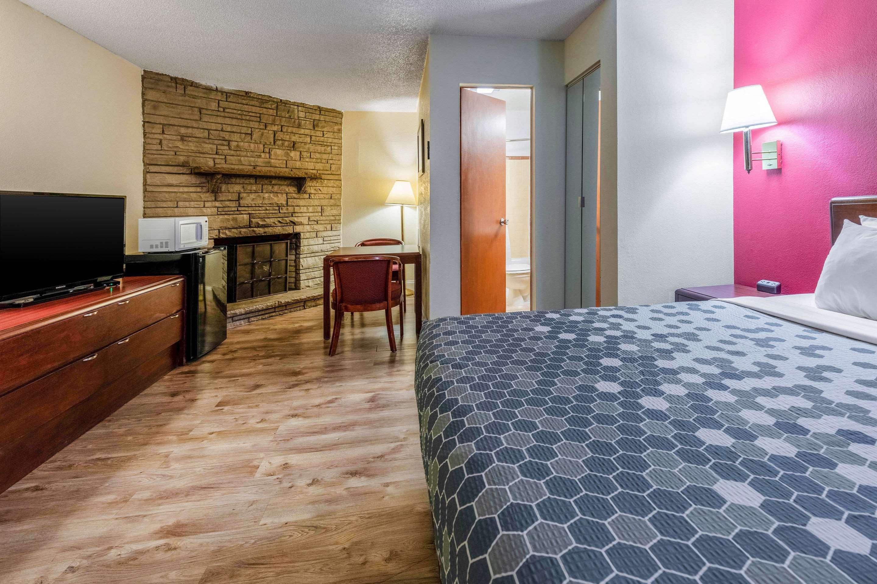 Econo Lodge Inn & Suites On The River Gatlinburg Zewnętrze zdjęcie