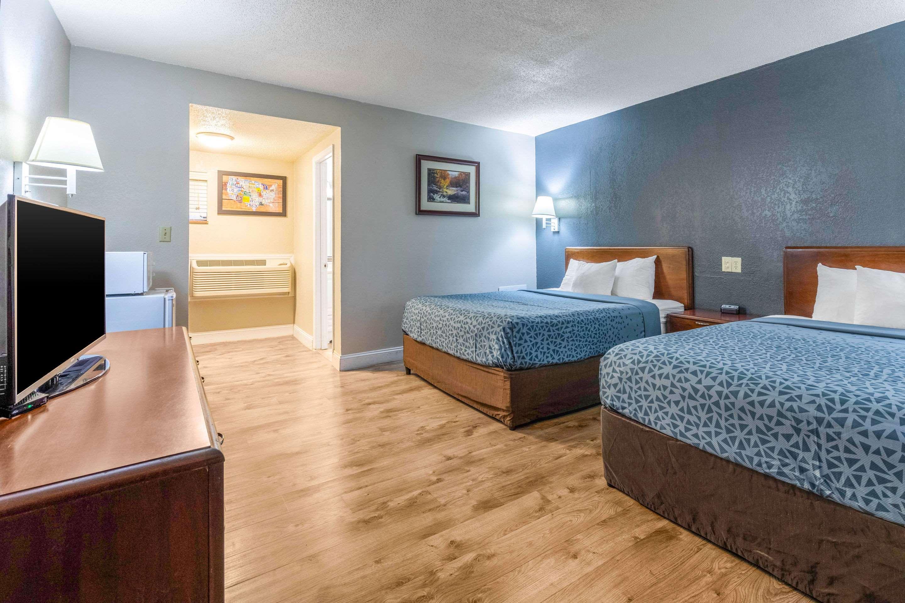 Econo Lodge Inn & Suites On The River Gatlinburg Zewnętrze zdjęcie