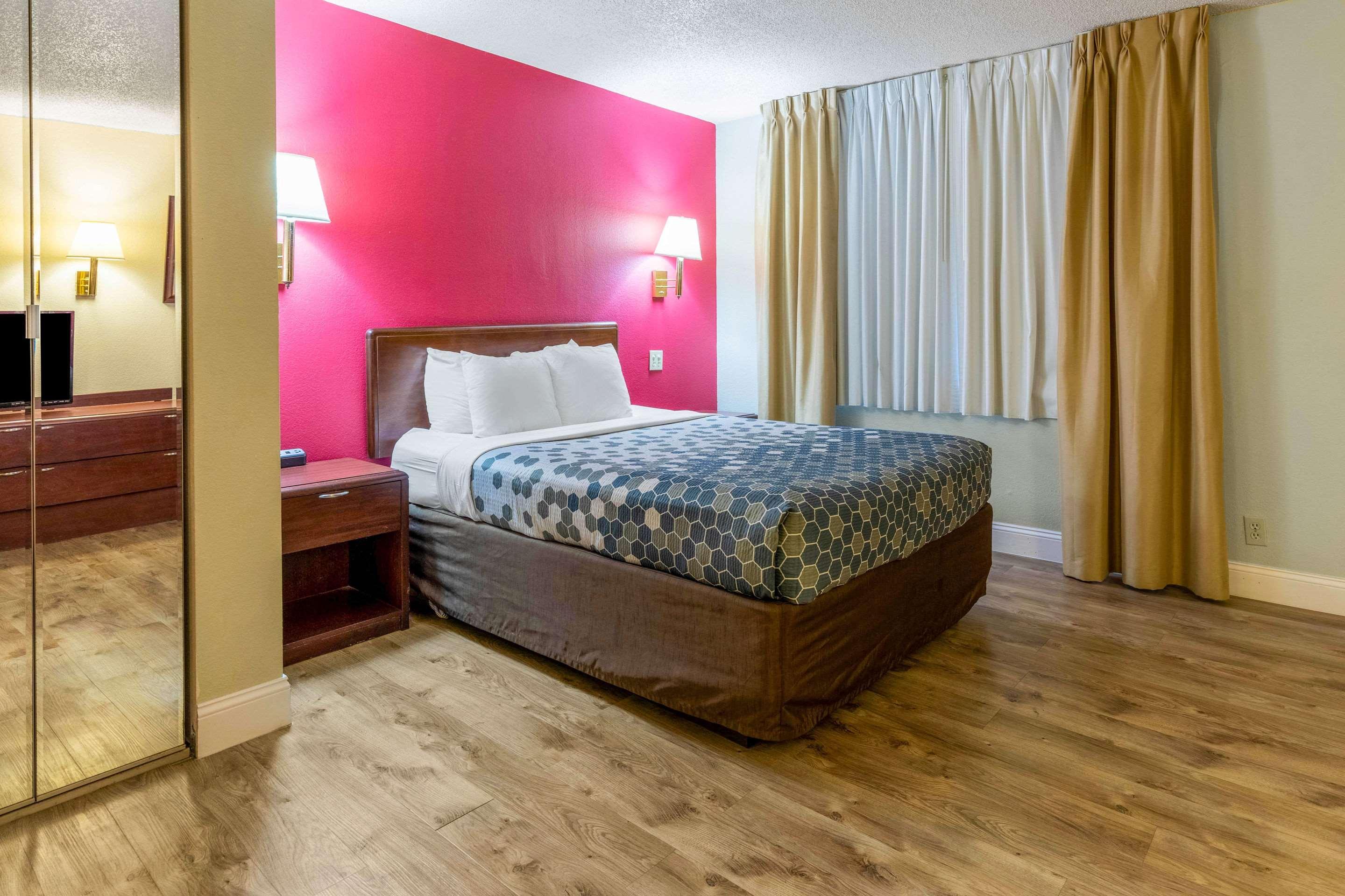 Econo Lodge Inn & Suites On The River Gatlinburg Zewnętrze zdjęcie