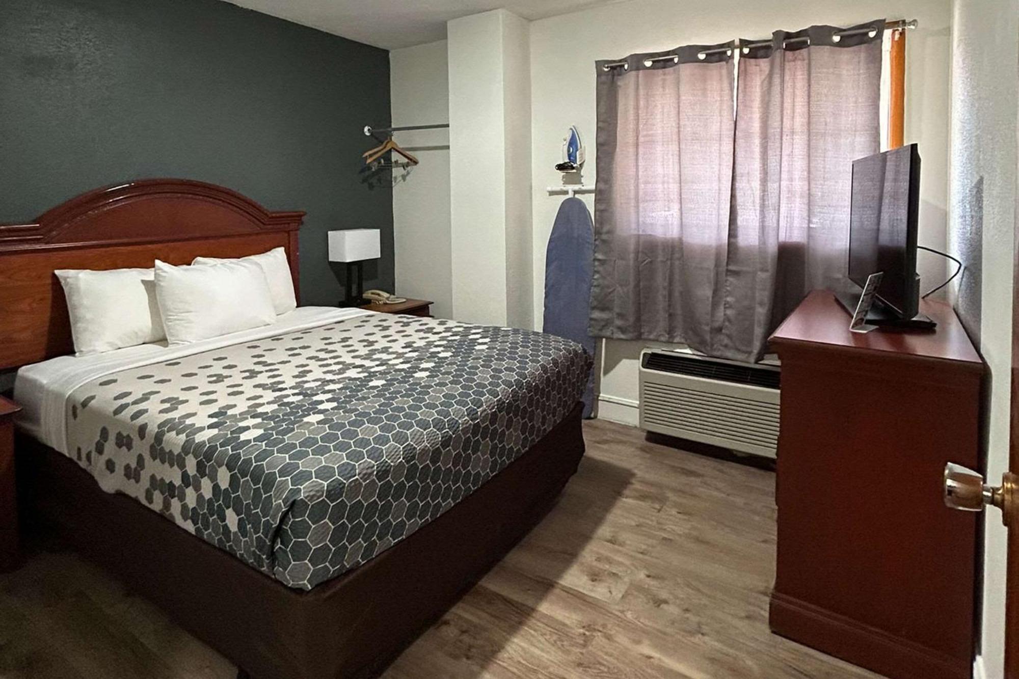 Econo Lodge Inn & Suites On The River Gatlinburg Zewnętrze zdjęcie