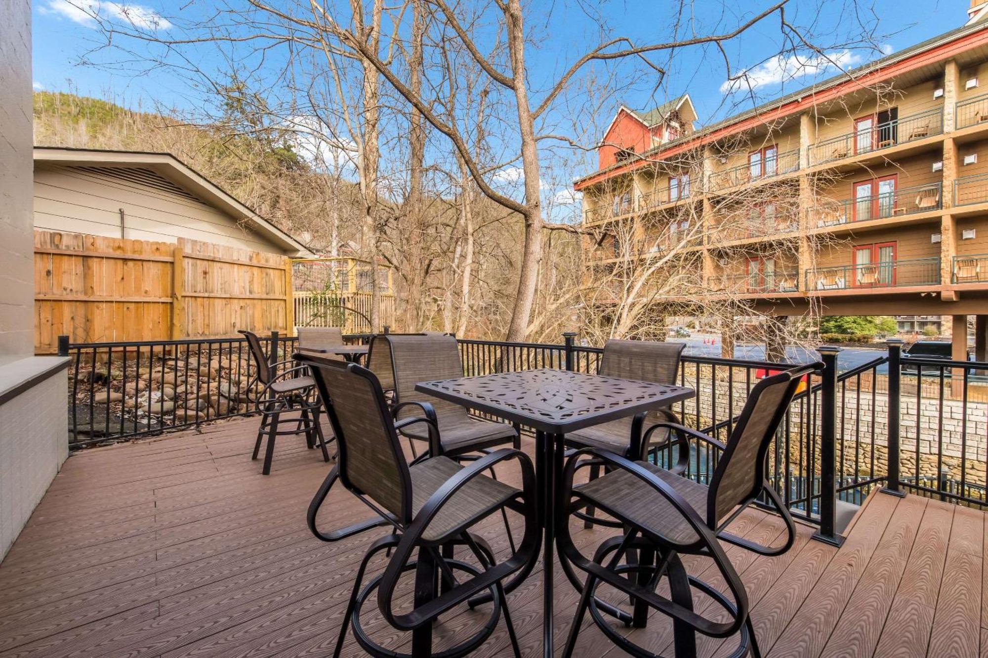 Econo Lodge Inn & Suites On The River Gatlinburg Zewnętrze zdjęcie