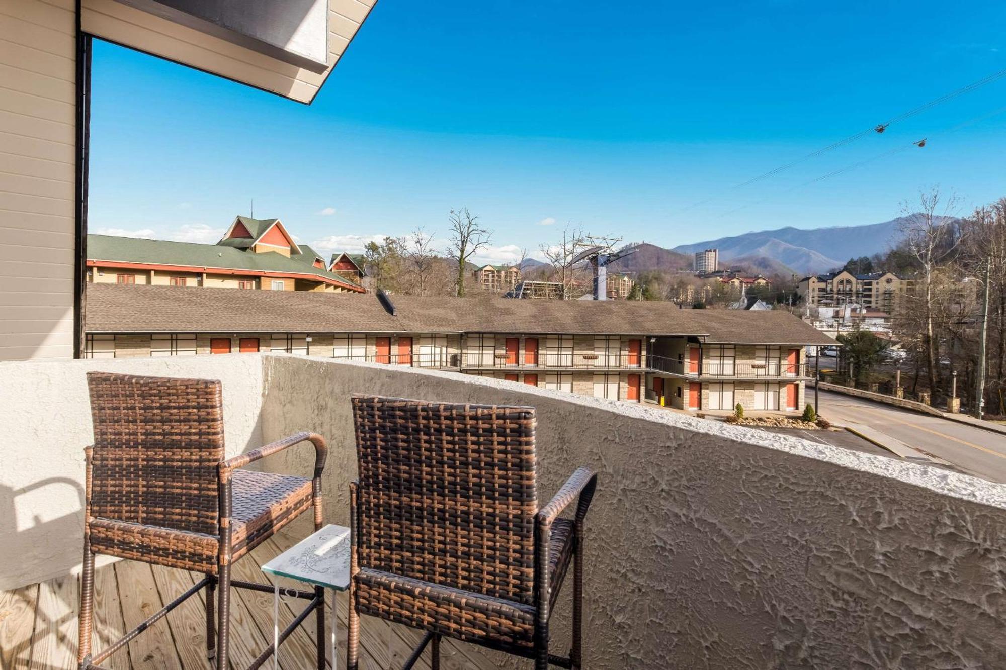 Econo Lodge Inn & Suites On The River Gatlinburg Zewnętrze zdjęcie