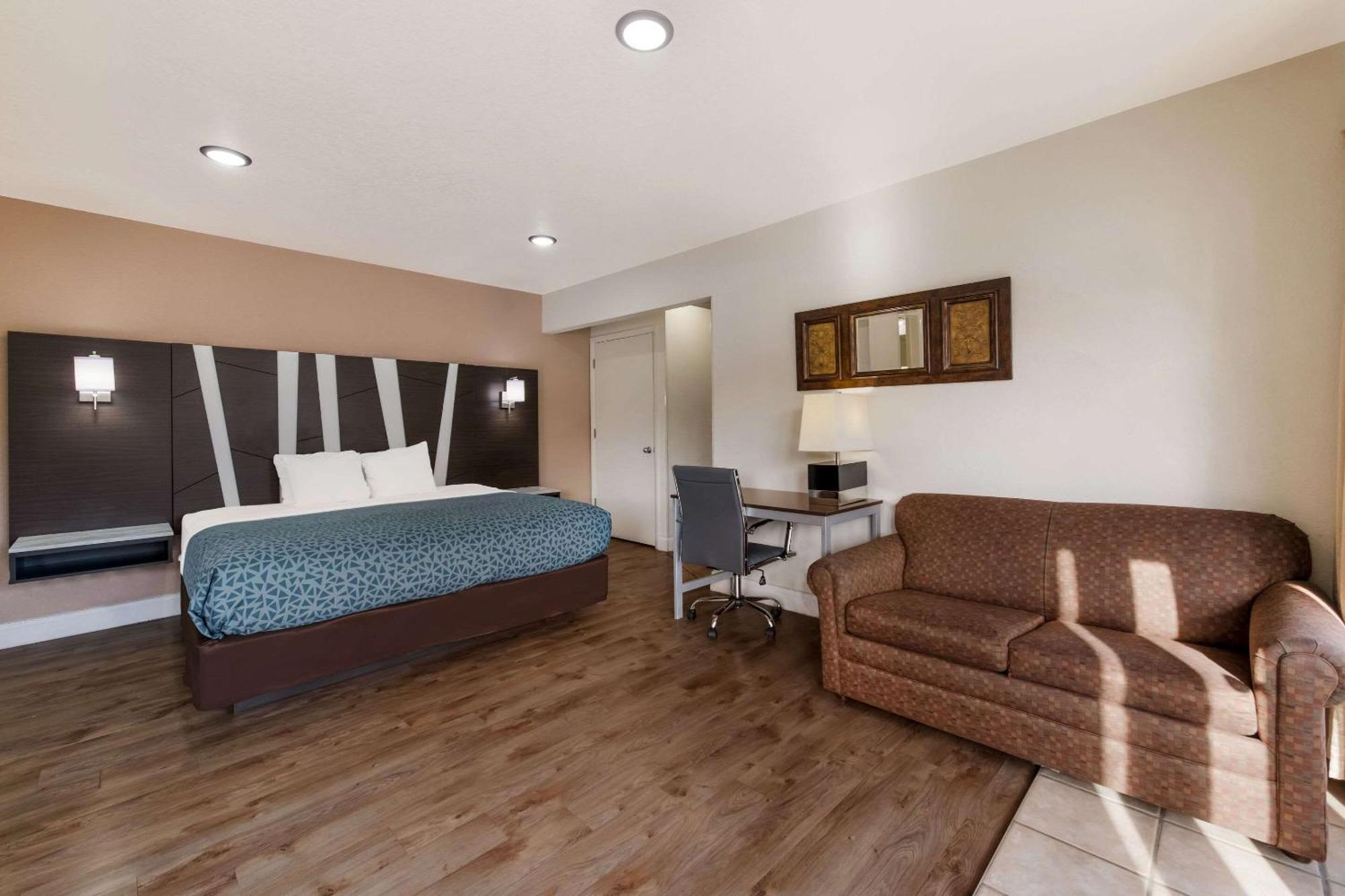 Econo Lodge Inn & Suites On The River Gatlinburg Zewnętrze zdjęcie