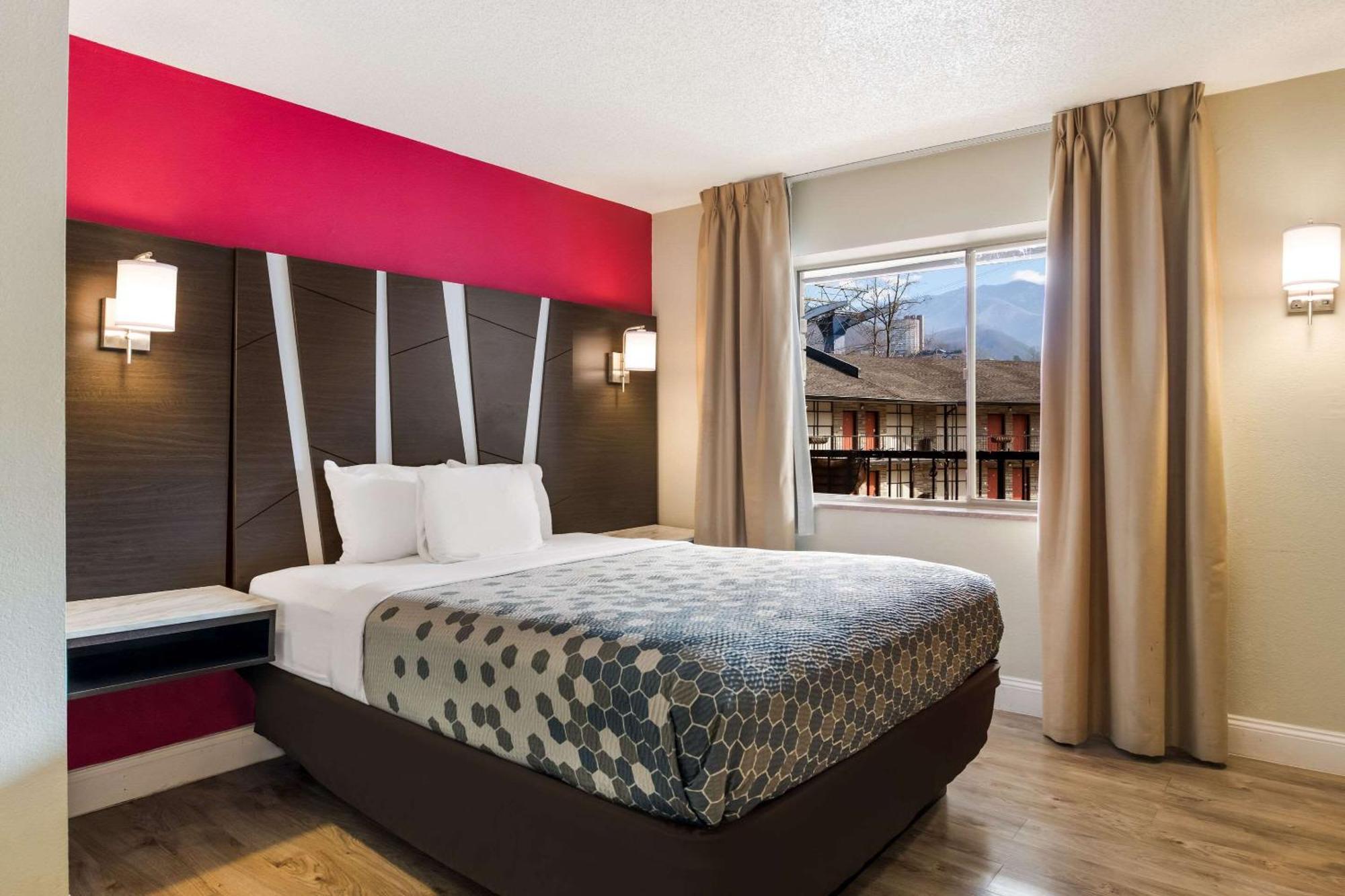 Econo Lodge Inn & Suites On The River Gatlinburg Zewnętrze zdjęcie