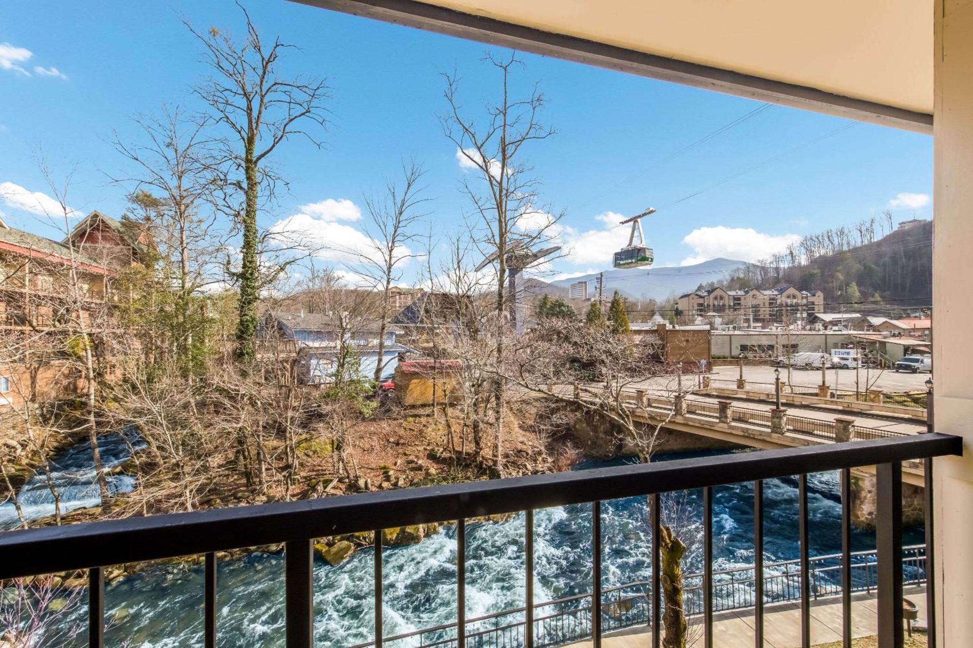 Econo Lodge Inn & Suites On The River Gatlinburg Zewnętrze zdjęcie