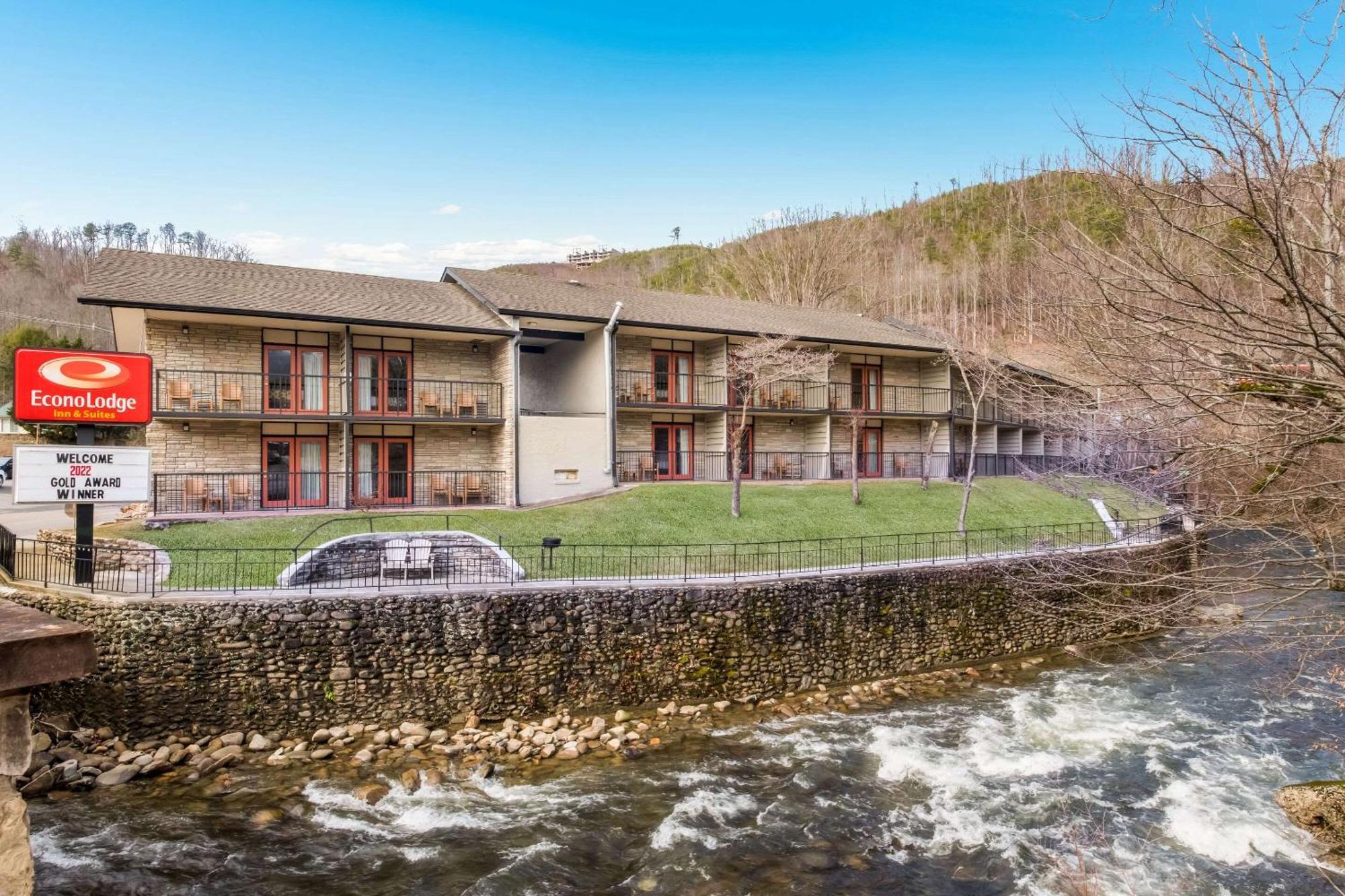 Econo Lodge Inn & Suites On The River Gatlinburg Zewnętrze zdjęcie