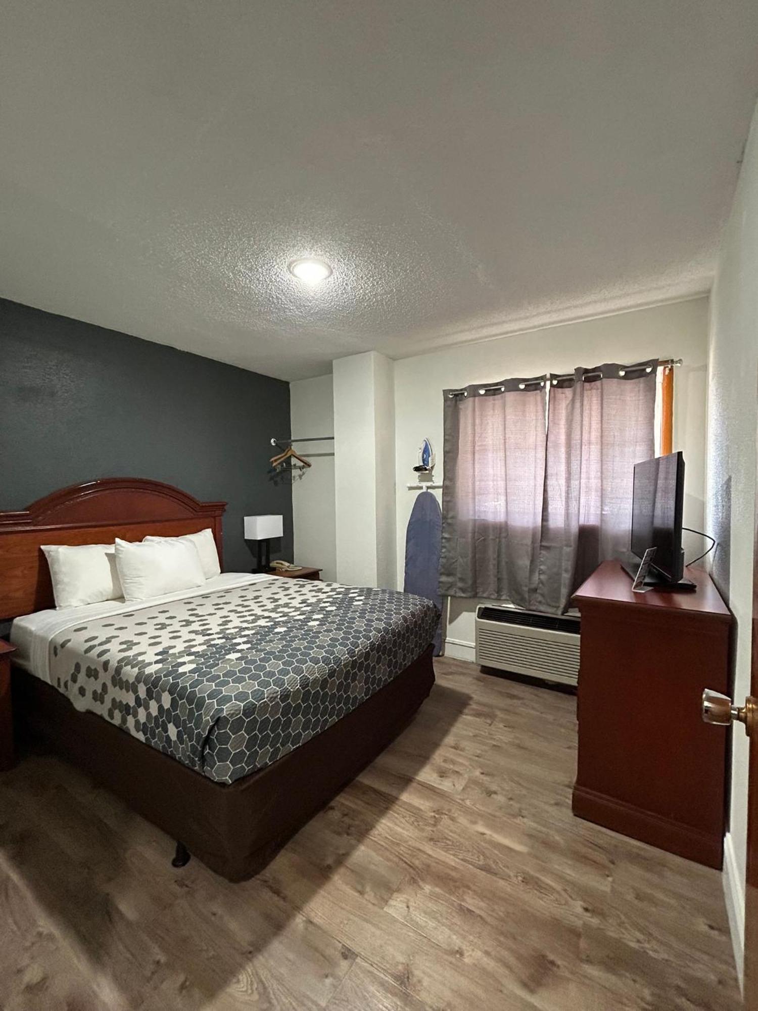 Econo Lodge Inn & Suites On The River Gatlinburg Zewnętrze zdjęcie